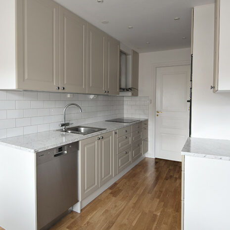 lackerat-exklusiv-vit-varo-1-4-1.jpg lackerat-exklusiv-vit-varo-1-4-1.jpg